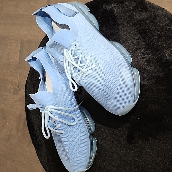 Shoes - Picture 2 of 5